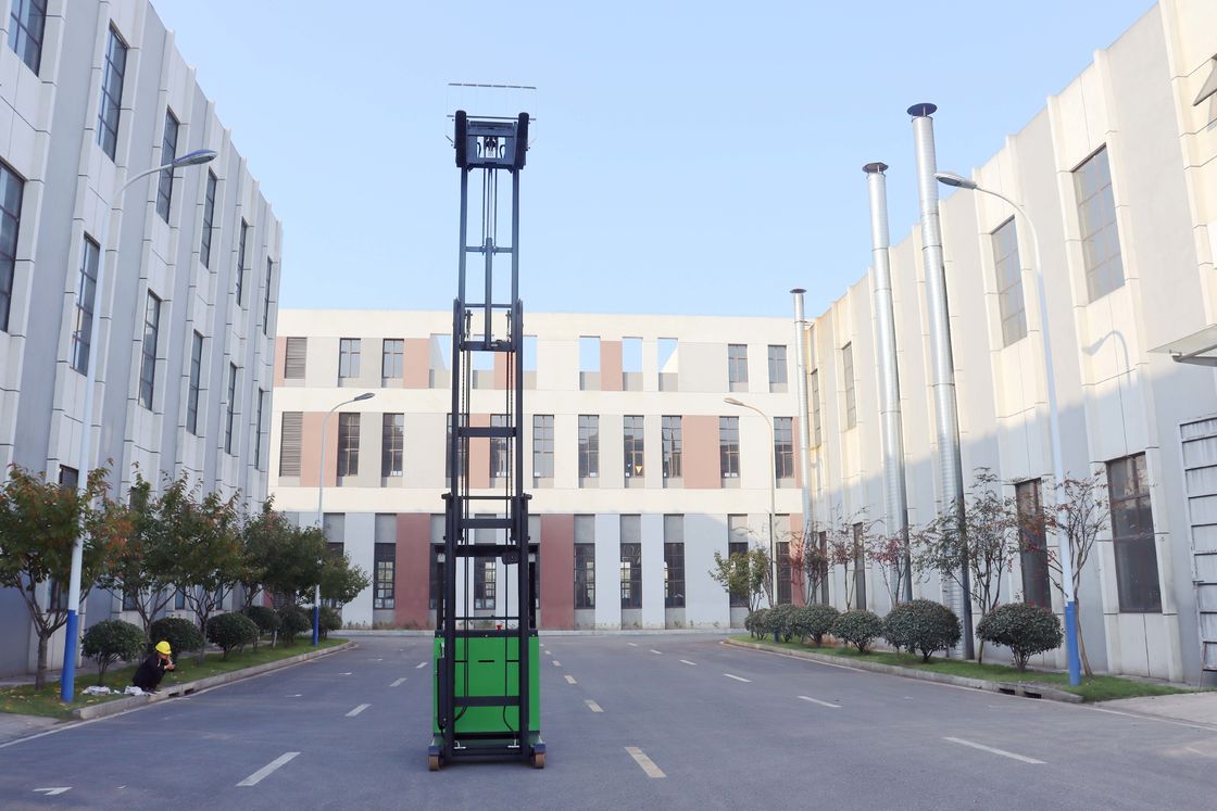 Electric Reach Truck  Forward Moving Forklift Type  Tilt Forward and Tilt Backward 9 Meter Lifting Height