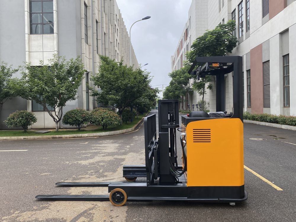 2.0 Ton Pallet Stacking Truck Inductive Safety Seat Solid PU Tire
