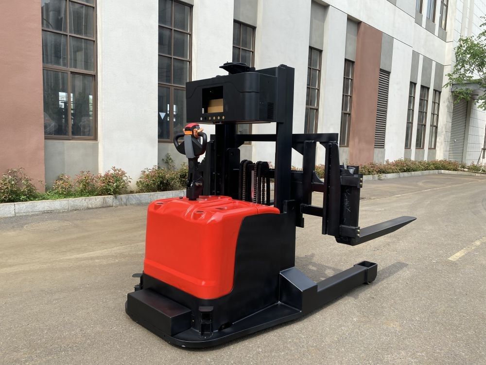 1500 KG AGV Forklift Truck 1600mm Lifting Height 100*50mm Auxiliary Wheel