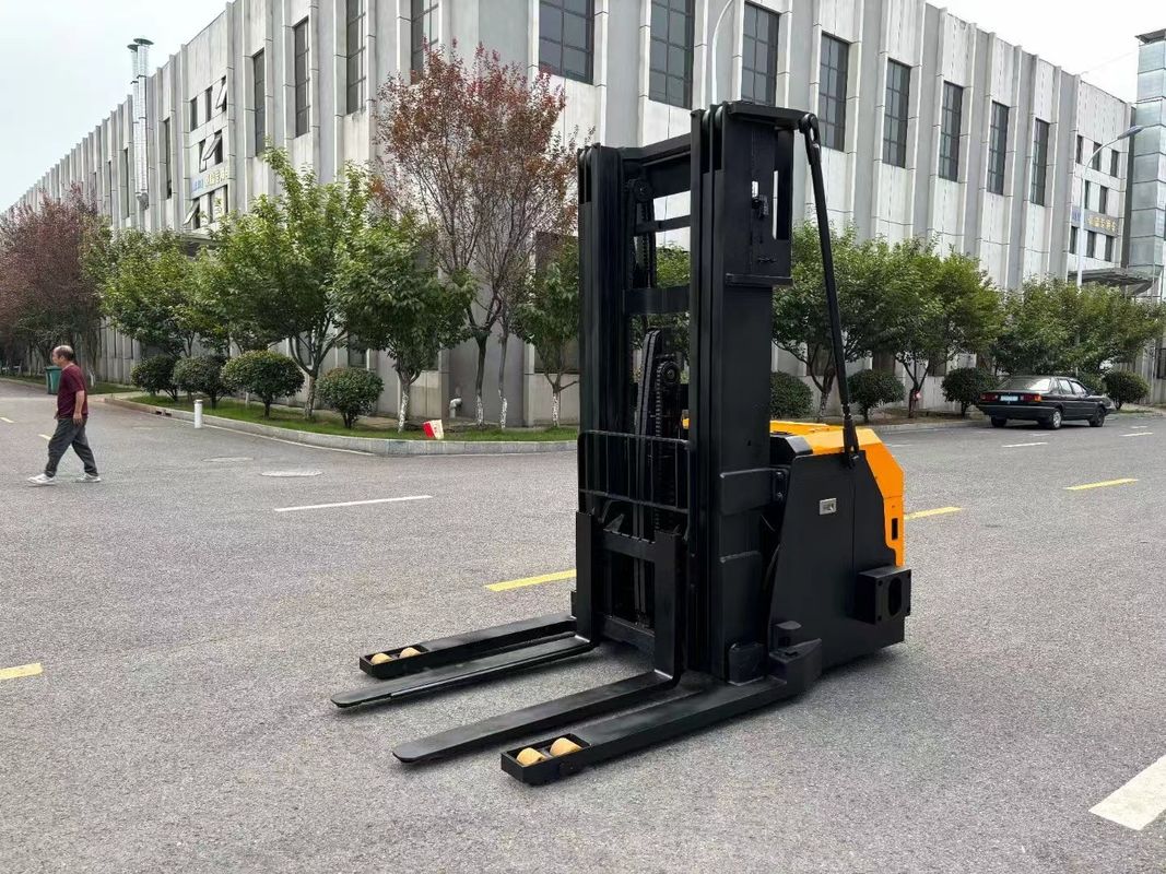 Handling AGV Body Load 3500 kgs 51.2V 200 AH Height 5000 mm